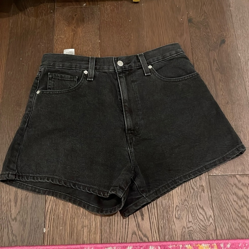 Levis High-Waisted Mom Shorts